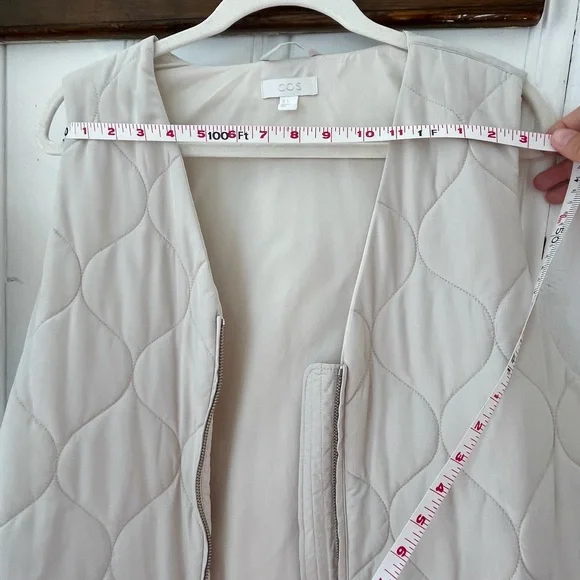 COS Women's long-length quilted cream vest - Picture 6 of 7